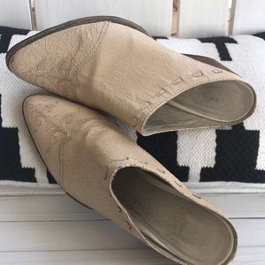 Western Mules by Very Volatile